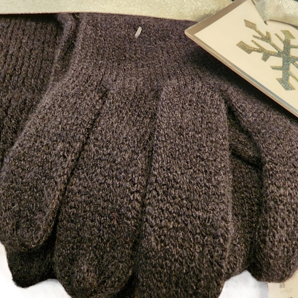 New York & Company Pom Pom Beanie & Gloves Gift Set NWT - Picture 2 of 6